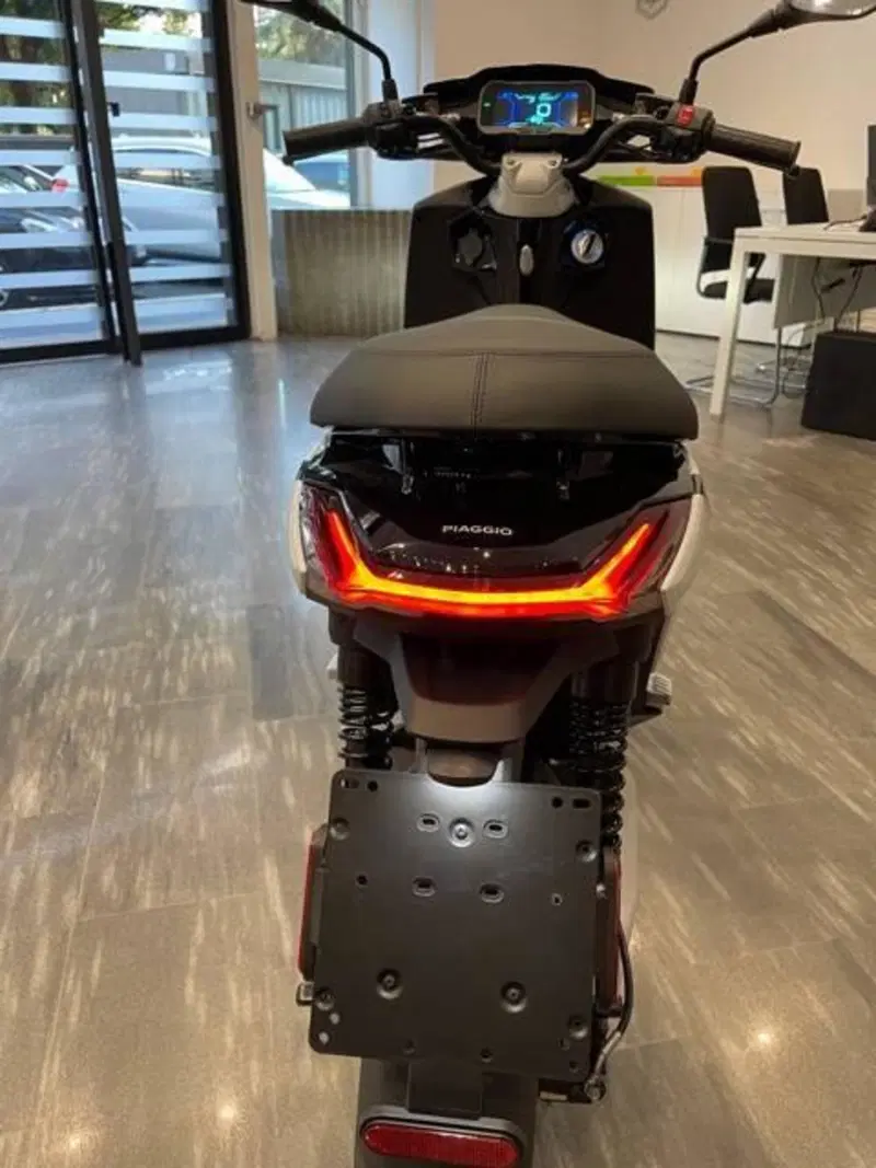 Piaggio 1 Active (2022 - 26) (7)