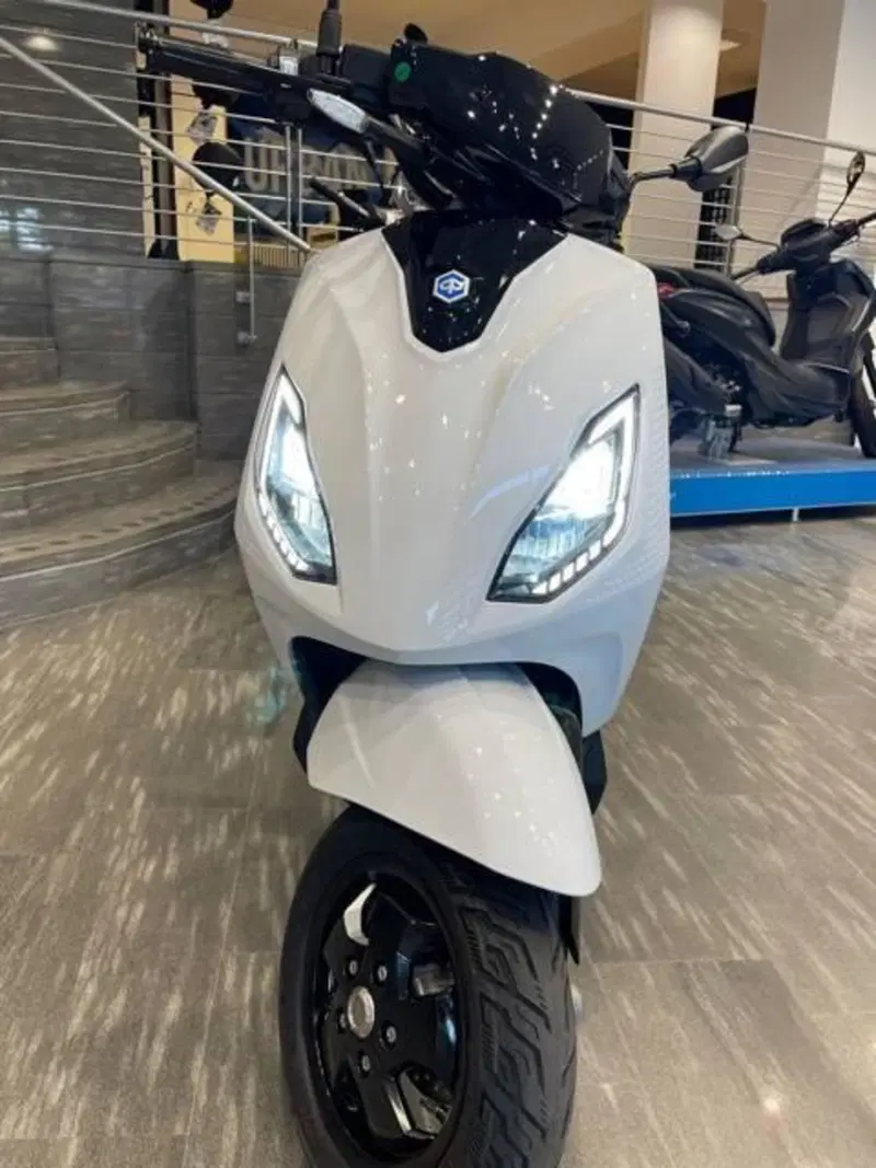 Piaggio 1 Active (2022 - 26) (8)