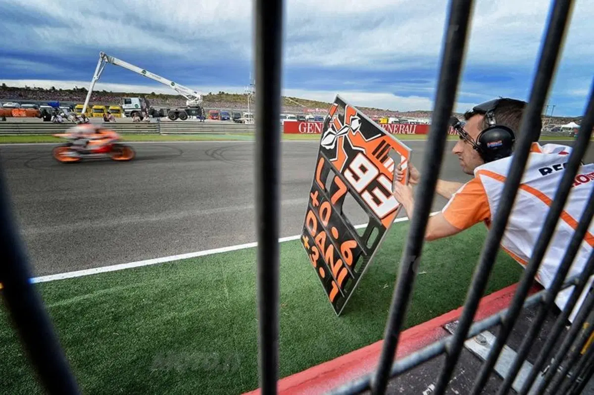 Le foto più spettacolari del GP di Valencia (2)