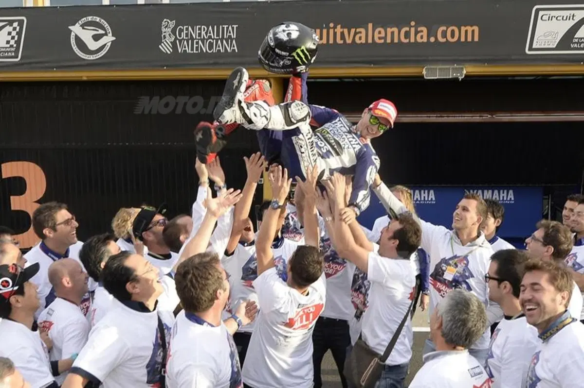 Le foto più spettacolari del GP di Valencia (4)