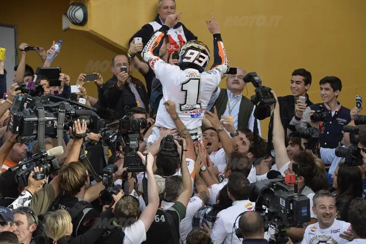 Le foto più spettacolari del GP di Valencia (14)