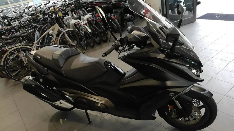 Kymco AK 550 ETS (2021 - 26) (2)