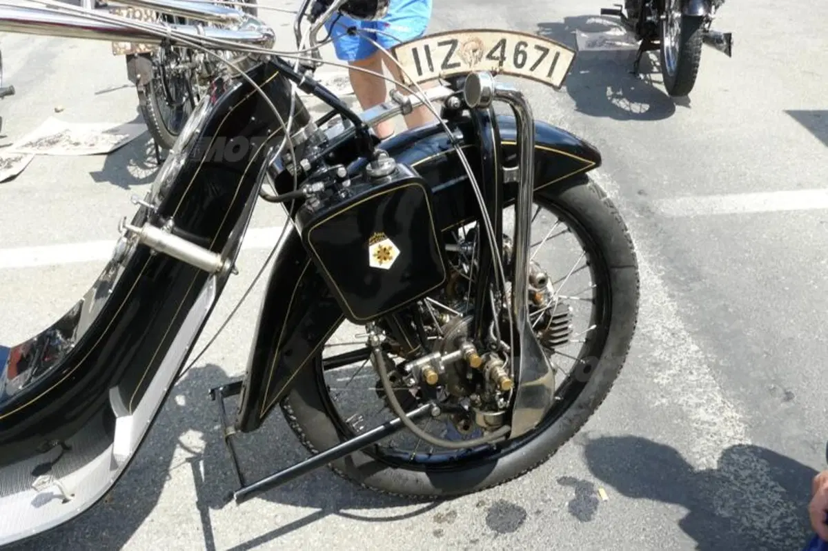 Massimo Clarke: Le moto fuori dagli schemi (4)