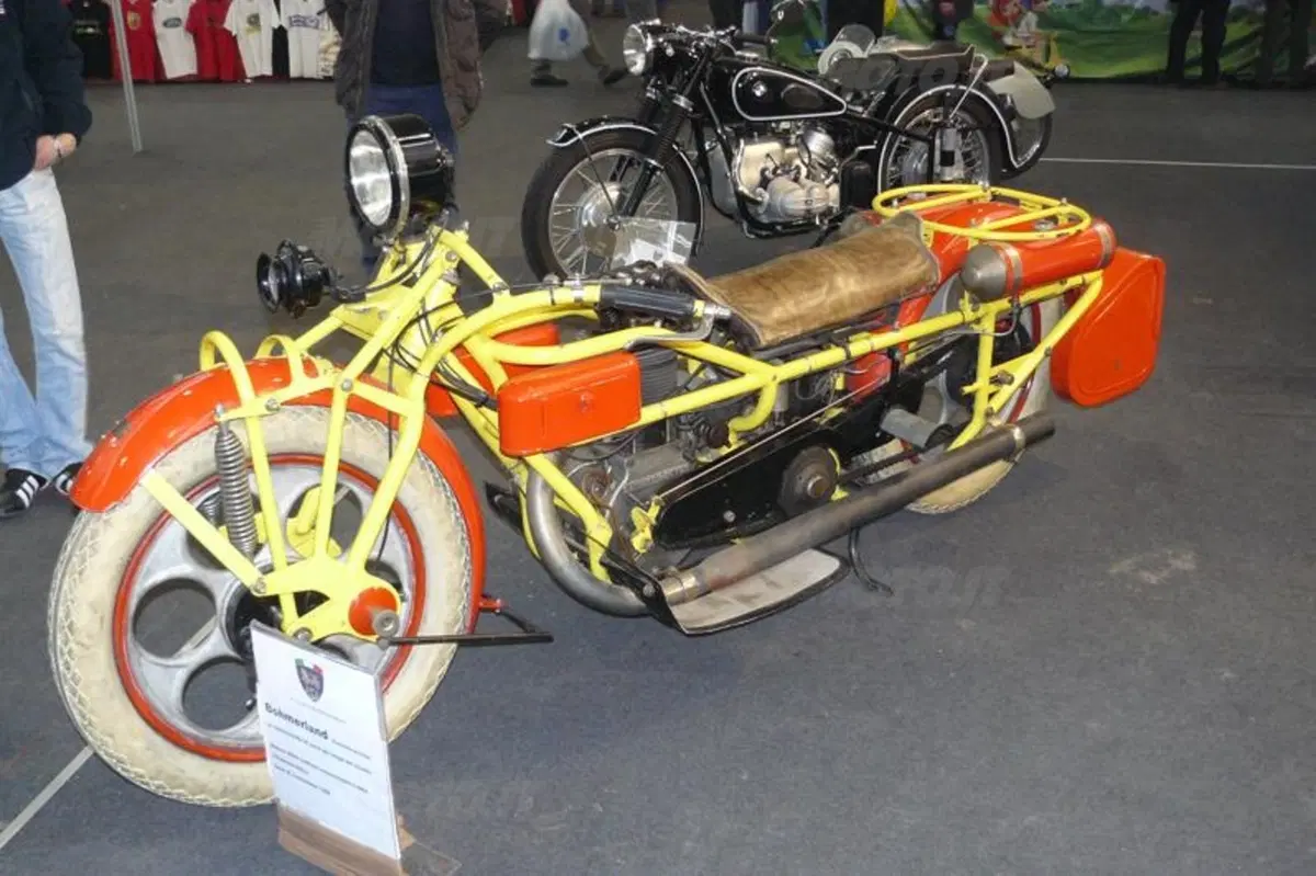 Massimo Clarke: Le moto fuori dagli schemi (9)