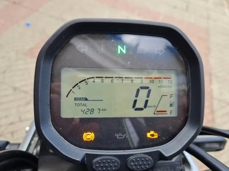 Voge Trofeo 300AC (2021 - 26) (3)