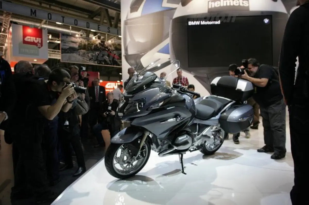 Il video della nuova BMW R1200RT spinta dal boxer raffreddato a liquido (2)