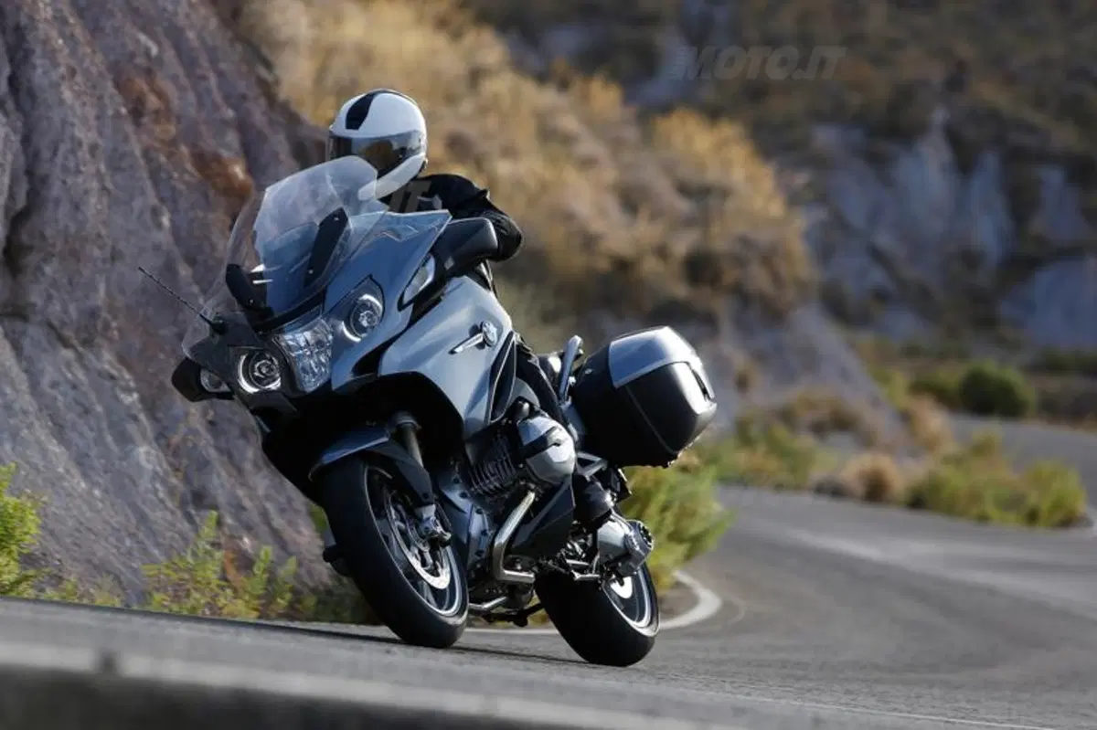 Il video della nuova BMW R1200RT spinta dal boxer raffreddato a liquido (6)