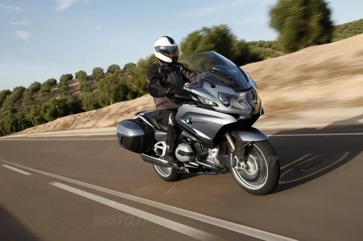 Il video della nuova BMW R1200RT spinta dal boxer raffreddato a liquido (10)