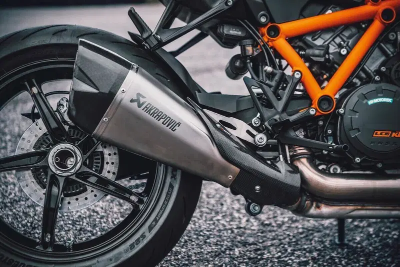 KTM AKRAPOVIČ "SLIP-ON LINE" SUPER DUKE R 20/21 Akrapovic