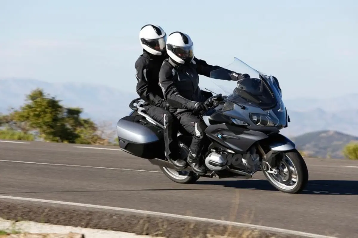 Il video della nuova BMW R1200RT spinta dal boxer raffreddato a liquido (11)