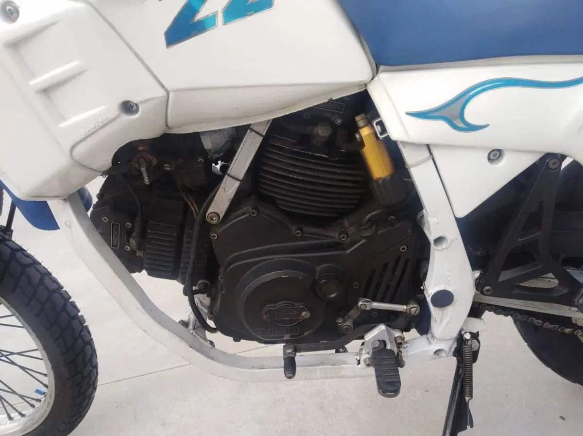Cagiva ELEFANT 350 (3)