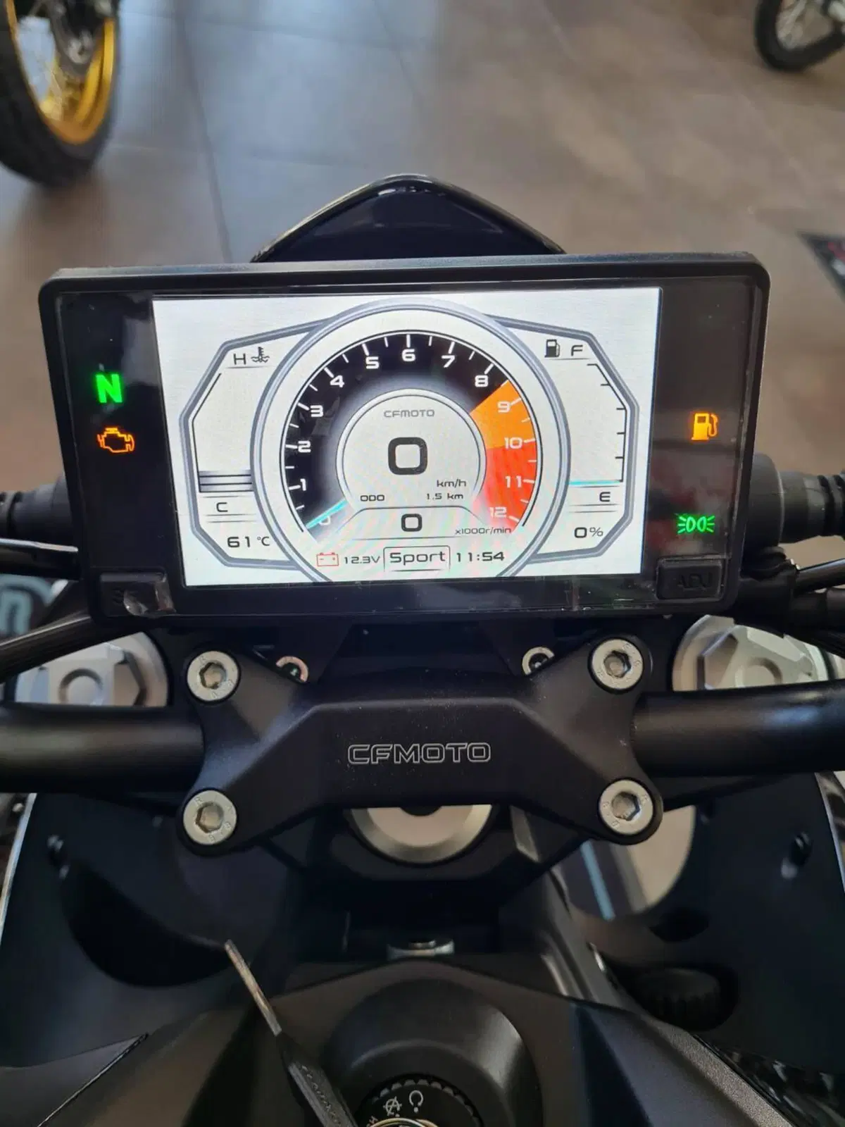 CFMOTO 300NK (2021 - 26) (4)