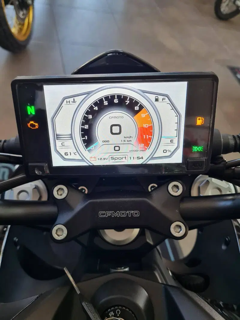 CFMOTO 300NK (2021 - 26) (4)