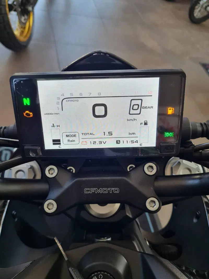 CFMOTO 300NK (2021 - 26) (6)