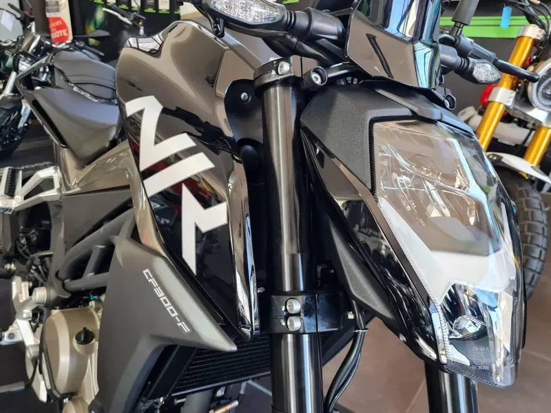 CFMOTO 300NK (2021 - 26) (7)