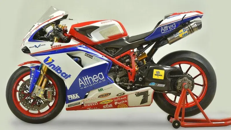 &ldquo;Buongiorno Italia&rdquo;: asta Bonhams. C'&egrave; anche la Ducati di Checa