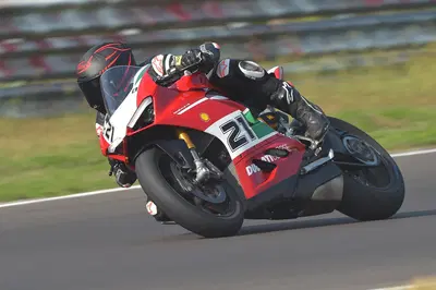 Ducati Panigale V2 Bayliss TEST. Replica d'autore