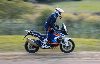 KTM 1290 SuperAdventure R TEST: l'abbiamo provata su strada e in enduro
