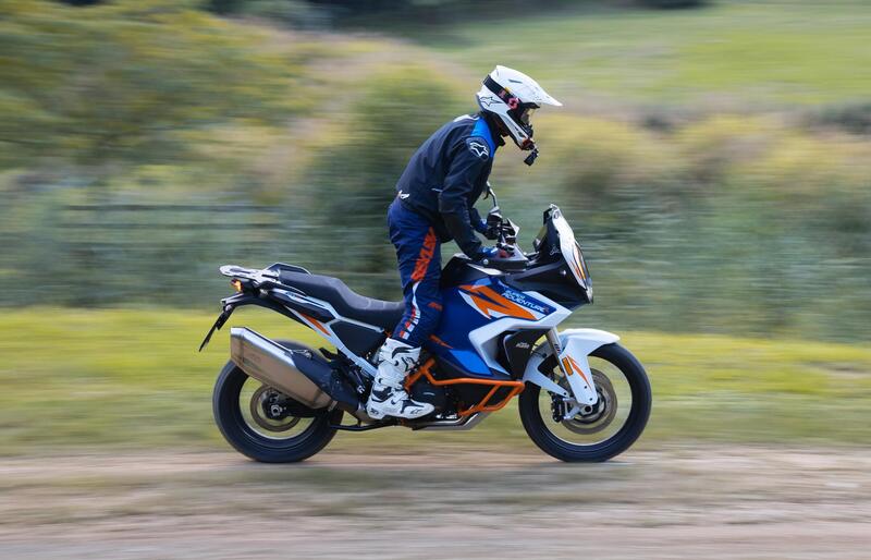 KTM 1290 SuperAdventure R TEST: l&#039;abbiamo provata su strada e in enduro