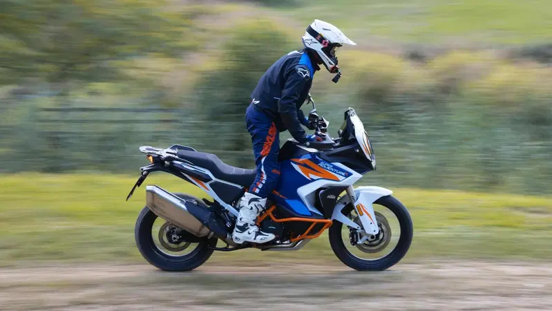 KTM 1290 SuperAdventure R TEST: l'abbiamo provata su strada e in enduro