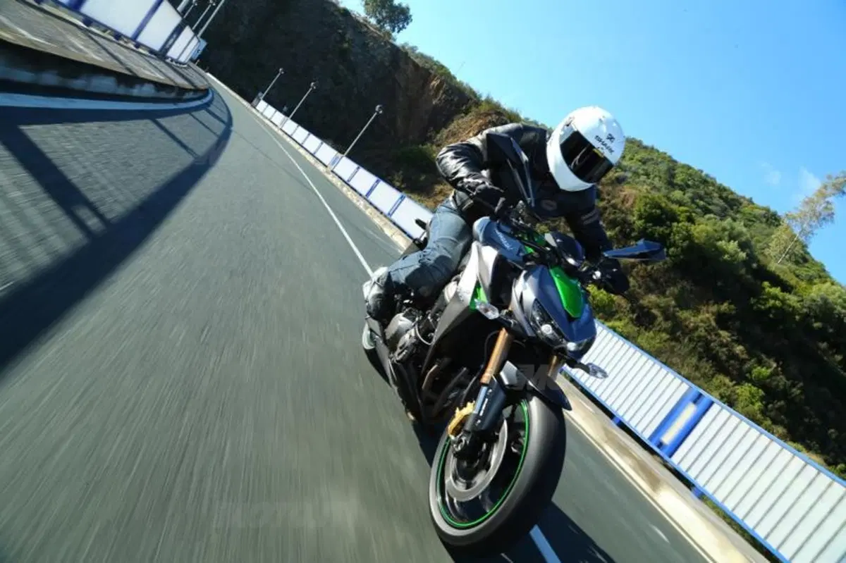 Kawasaki Z1000 2014  (5)