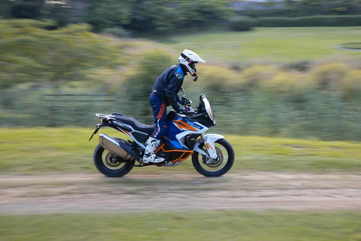 KTM 1290 SuperAdventure R TEST: l'abbiamo provata su strada e in enduro (4)