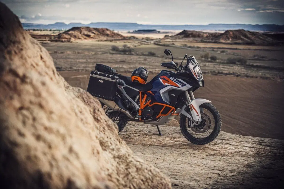 KTM 1290 SuperAdventure R TEST: l'abbiamo provata su strada e in enduro