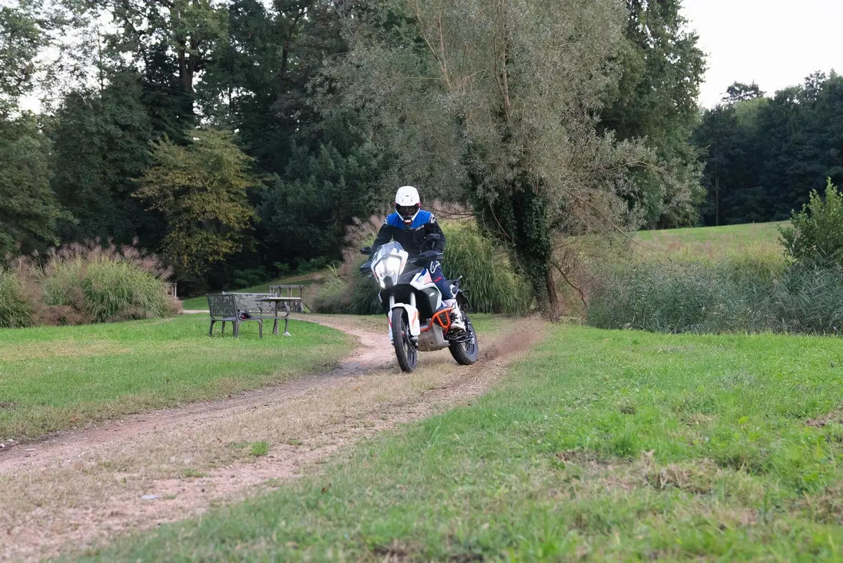 KTM 1290 SuperAdventure R TEST: l'abbiamo provata su strada e in enduro (10)