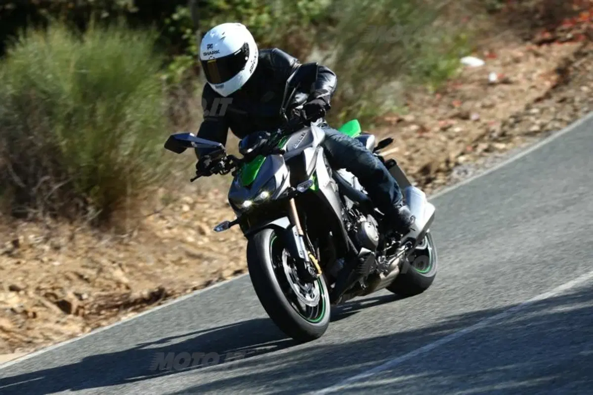 Kawasaki Z1000 2014  (15)