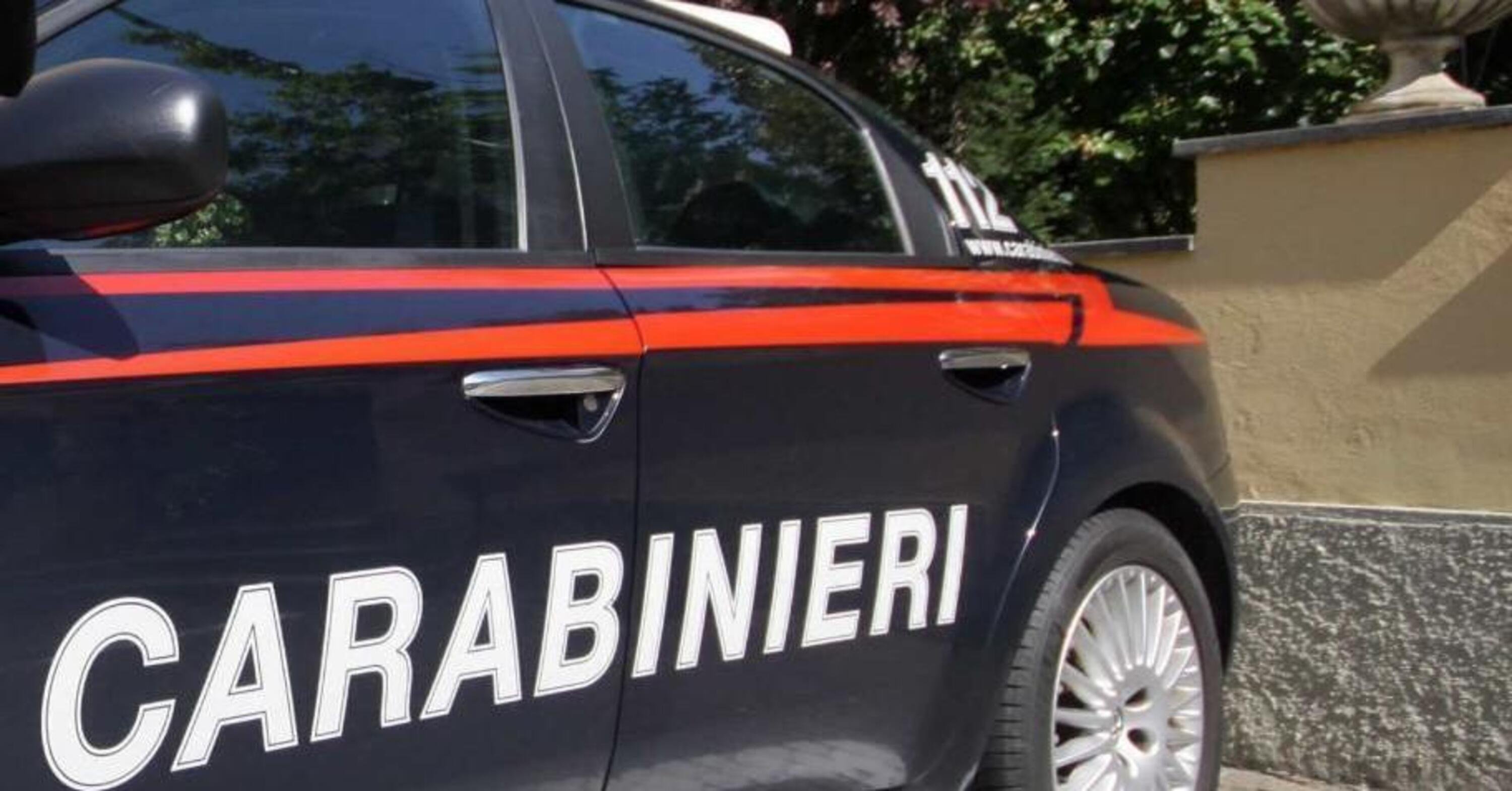 Biella: con la moto rubata tenta di investire carabiniere durante un controllo, 22enne arrestato