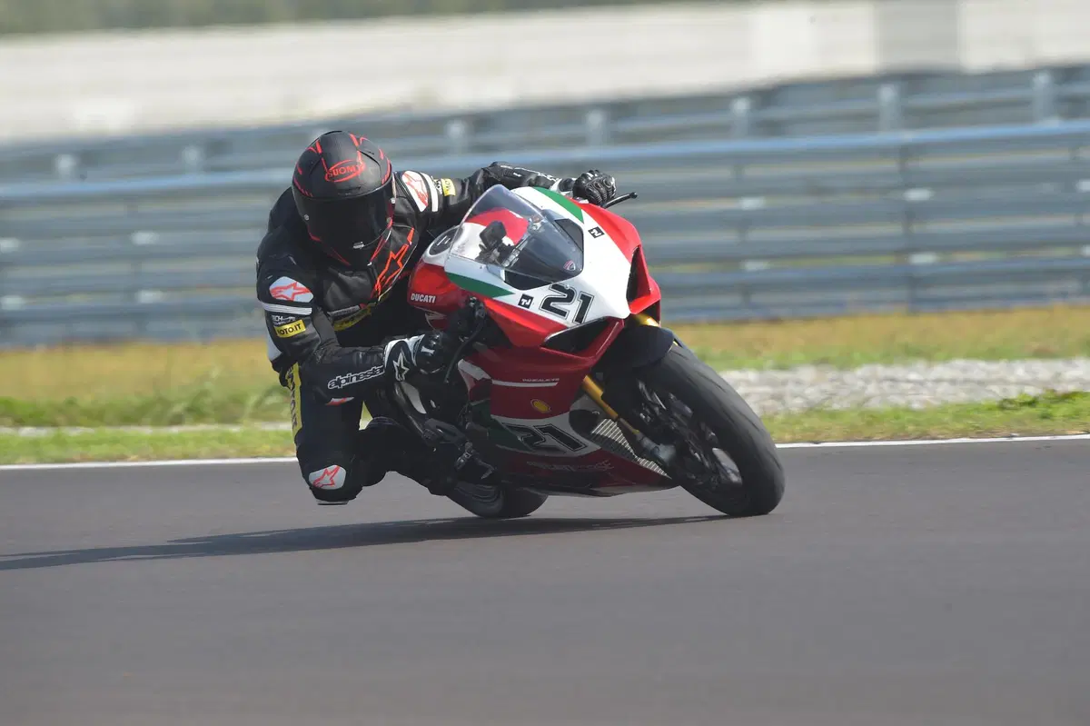 Ducati Panigale V2 Bayliss TEST. Replica d'autore (3)