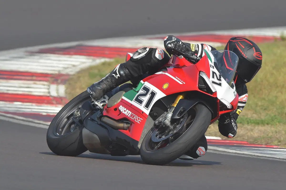 Ducati Panigale V2 Bayliss TEST. Replica d'autore (2)