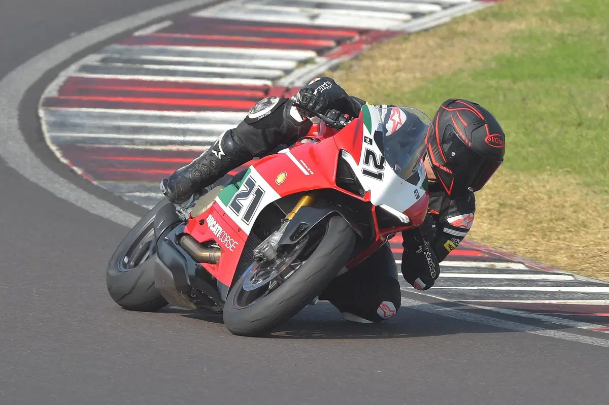 Ducati Panigale V2 Bayliss TEST. Replica d'autore (4)