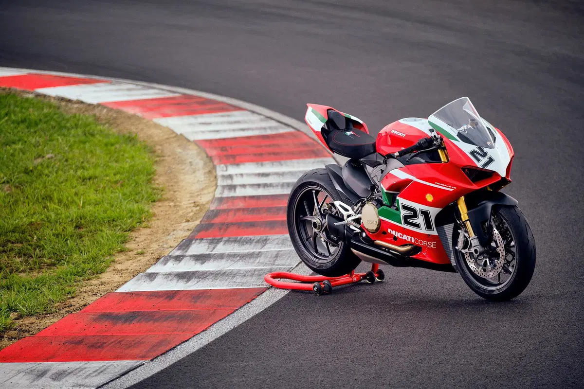 Ducati Panigale V2 Bayliss TEST. Replica d'autore (14)