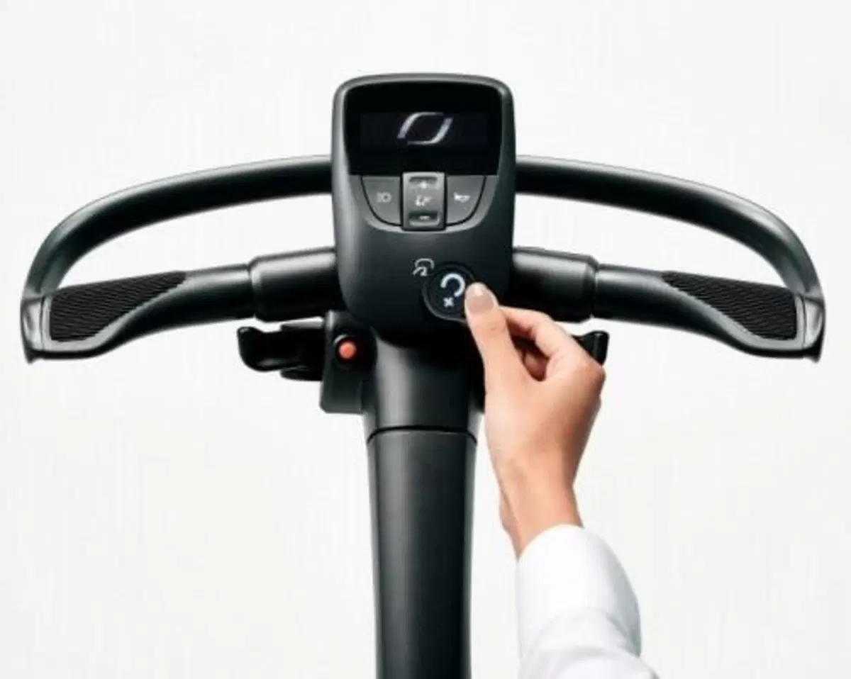 Toyota presenta il C+walk T, un nuovo veicolo di mobilità individuale (2)