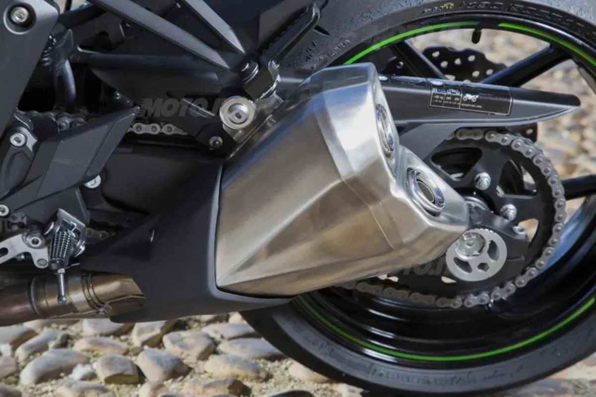 Kawasaki Z1000 2014  (38)