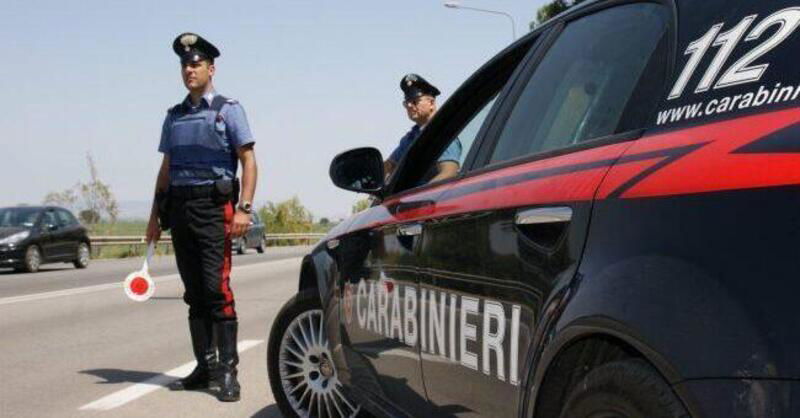 Marano (NA): Sottoposto all&#039;obbligo di firma va in moto dai carabinieri senza casco, maxi multa