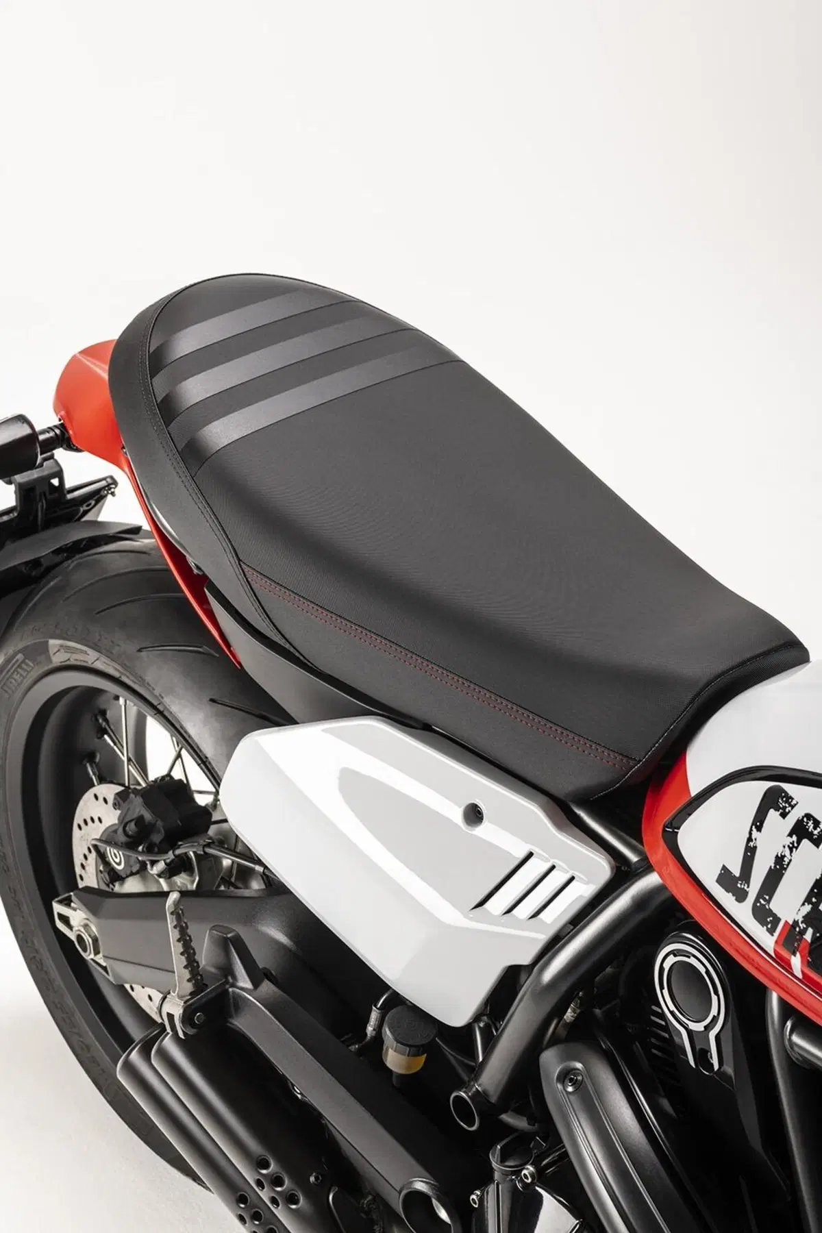 Ducati Scrambler 1100 Tribute Pro e Scrambler 800 Urban Motard 2022. Foto, dati e prezzi (15)