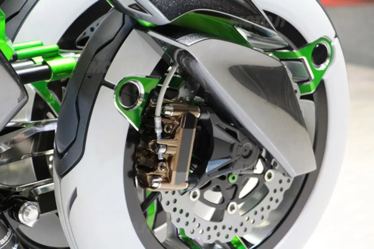 Kawasaki con un concept e con un motore turbo... (11)