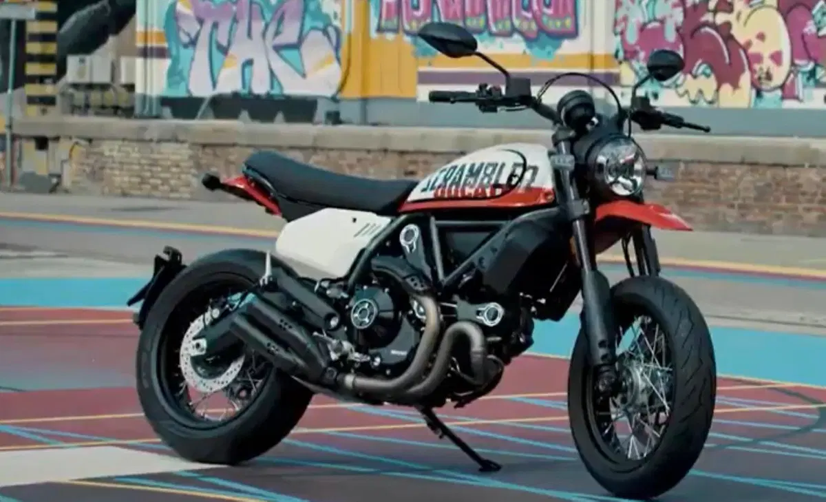 Ducati Scrambler 800 Urban Motard (2022)