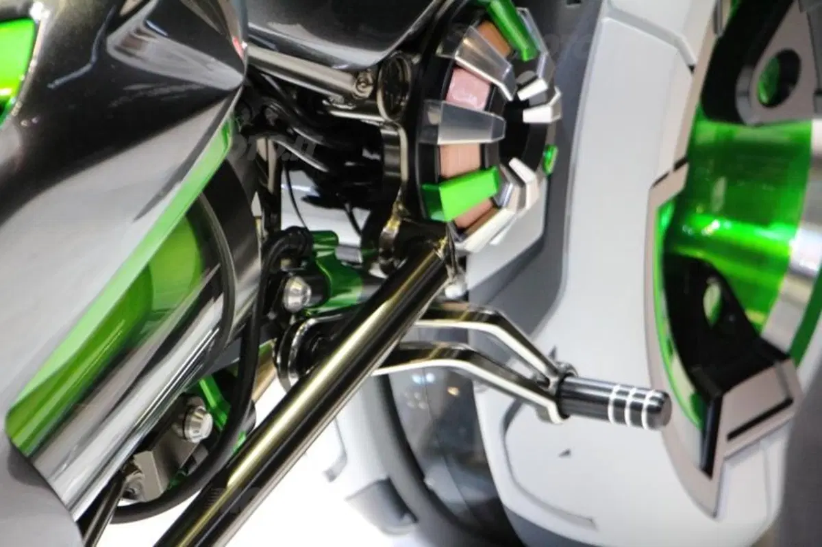 Kawasaki con un concept e con un motore turbo... (16)