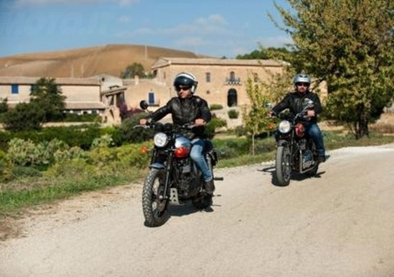 In viaggio con le Triumph T100 e Scrambler