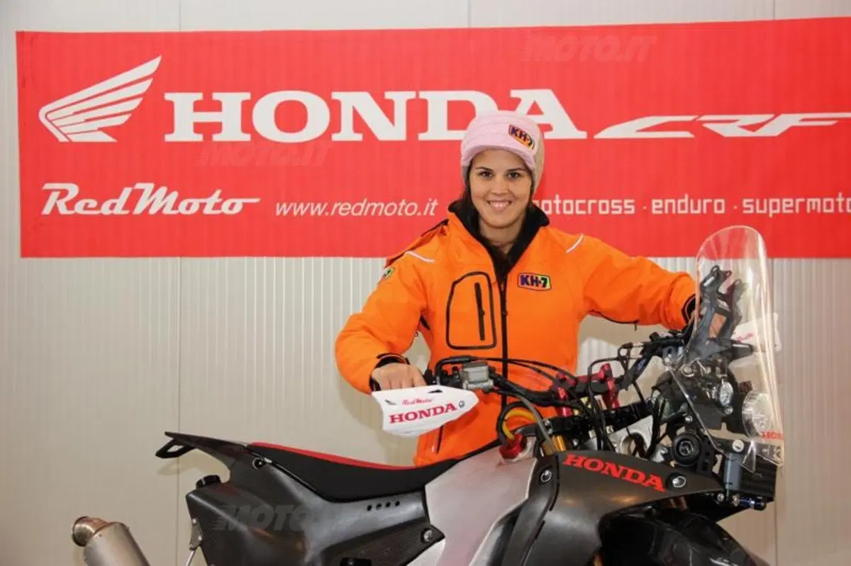 RedMoto consegna la Honda CRF Rally a Laia Sanz (3)