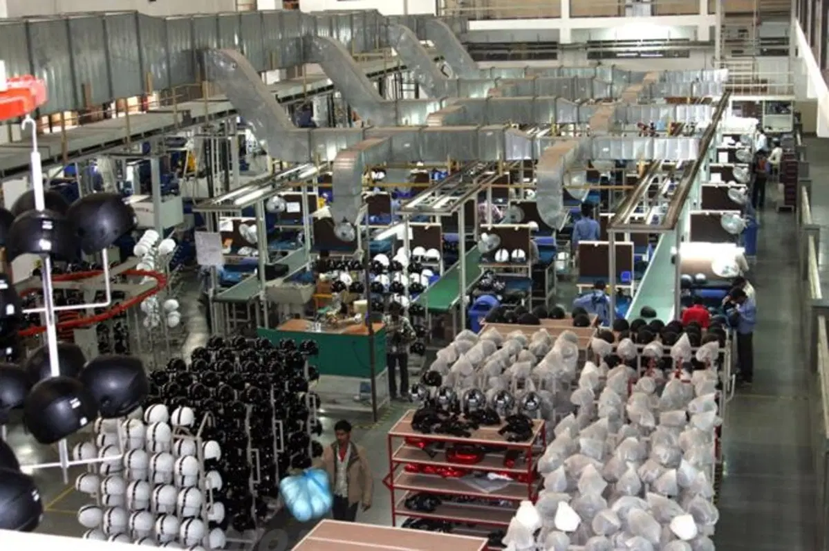 India grande produttore di moto. E di caschi (7)