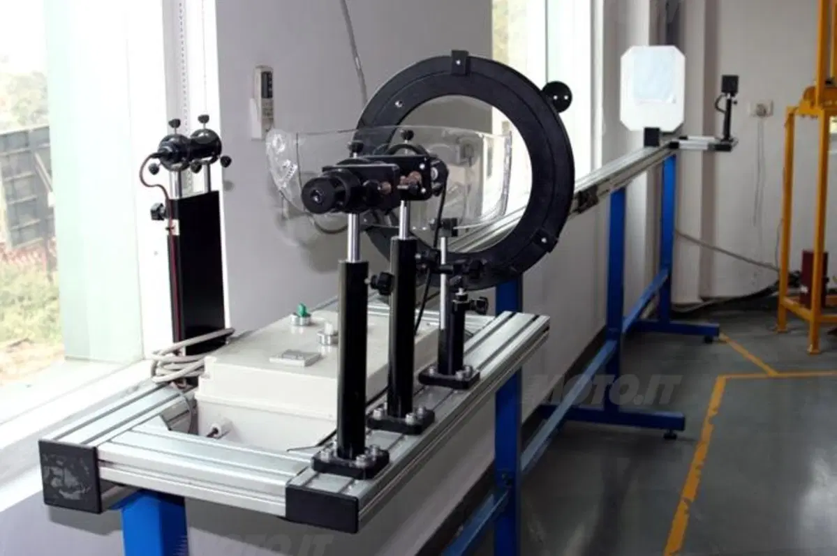 India grande produttore di moto. E di caschi (17)