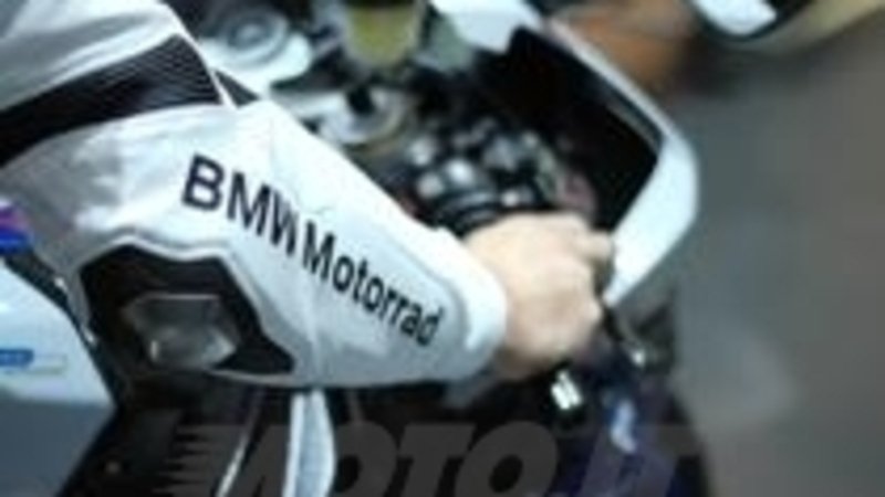 EICMA 2013: Dainese e BMW presentano la tuta DoubleR RaceAir