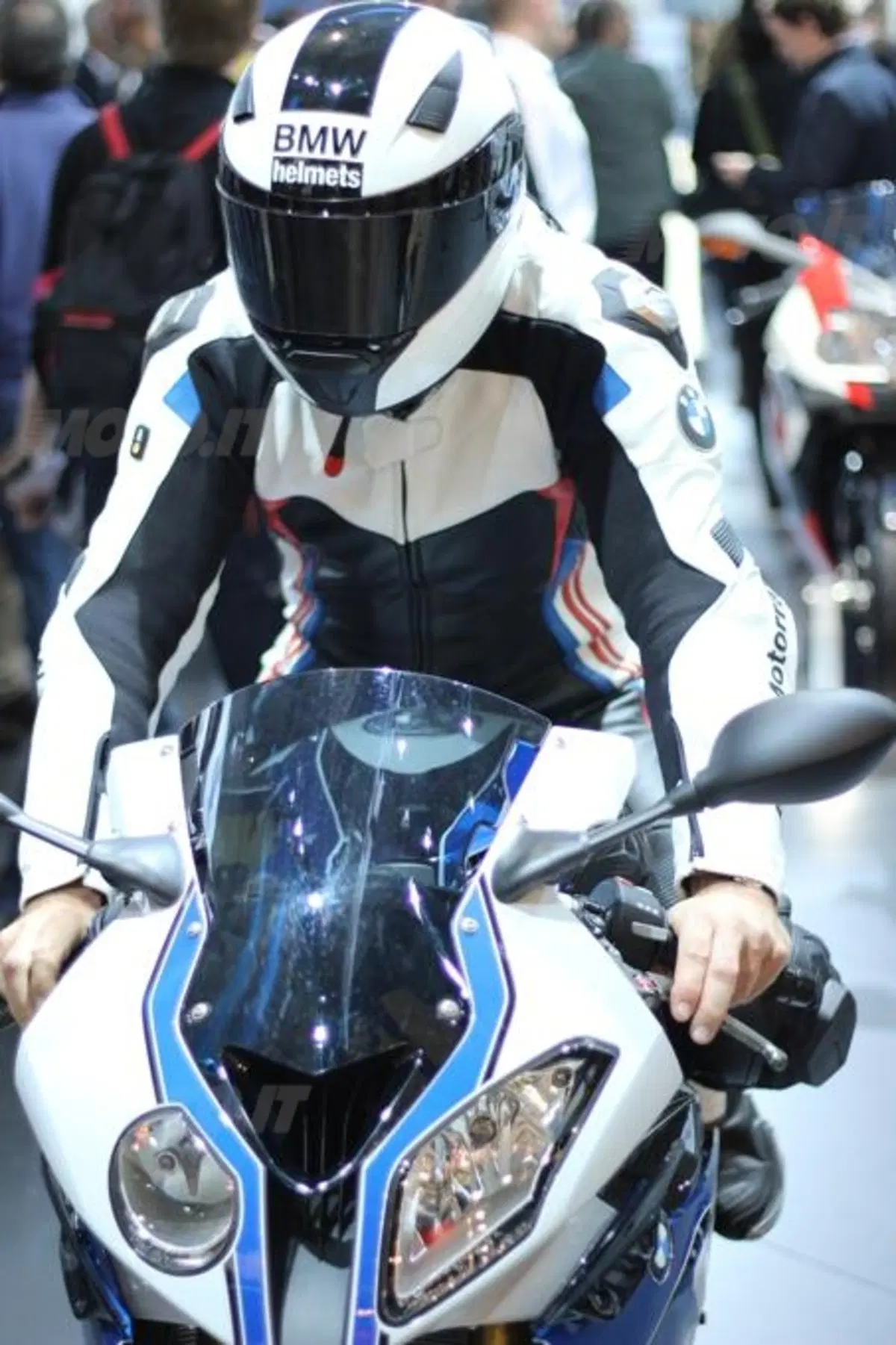 EICMA 2013: Dainese e BMW presentano la tuta DoubleR RaceAir (7)
