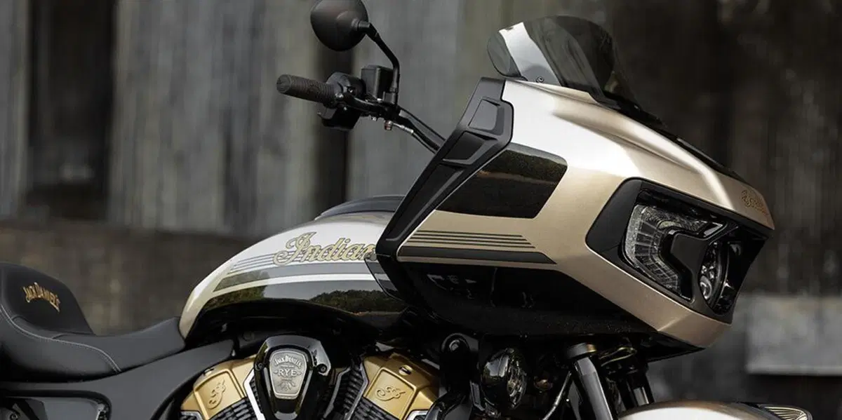 Indian Challenger Dark Horse 2022 Jack Daniel's limited edition (2)