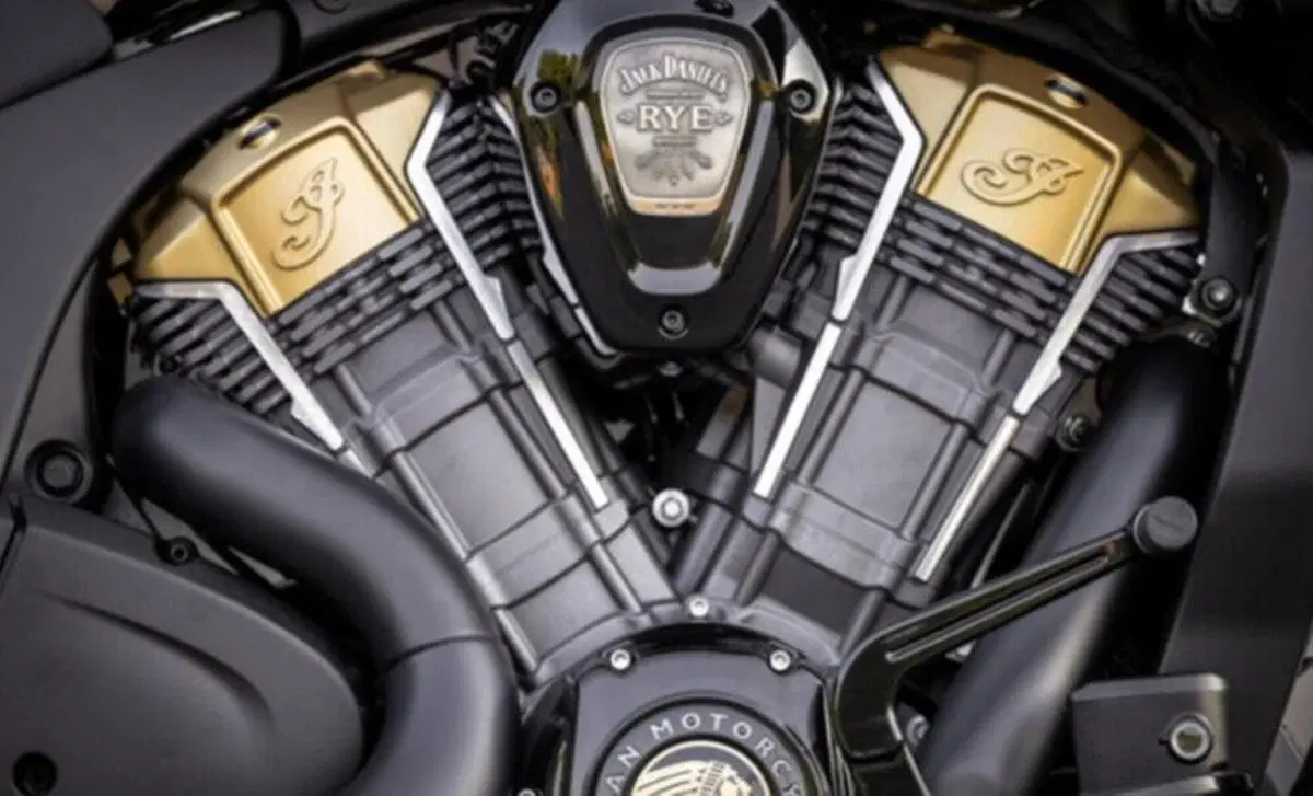 Indian Challenger Challenger 1768 Dark Horse Jack Daniel's (2021) (6)