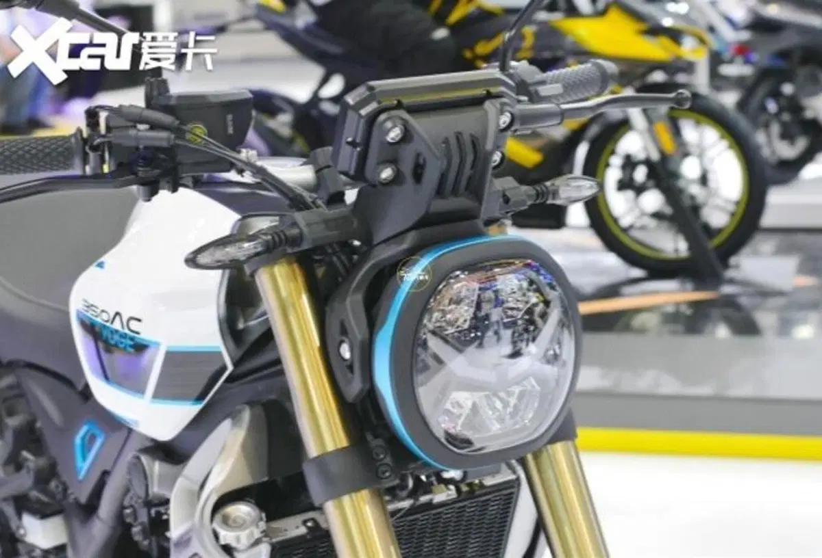 Voce 350 AC, presentata in Cina (4)